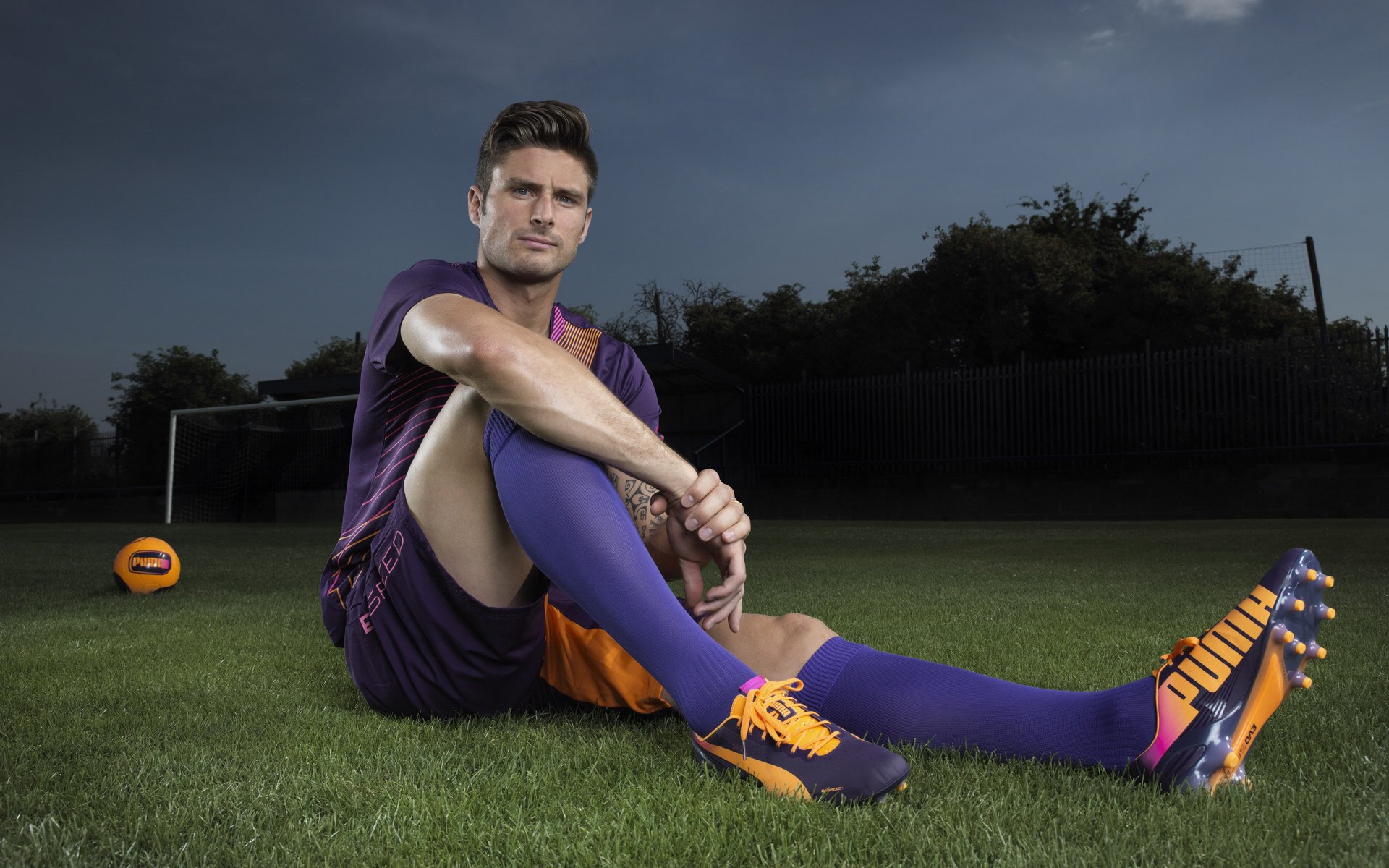 九游（jiuyou.com）游戏-乔纳·隆戈的场上表现，带领全黑队进入世界橄榄球顶尖行列，橄榄球的乔丹